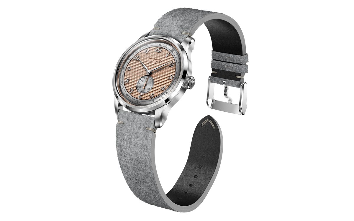 Lebois Heritage Atelier Small Seconds Clous de Paris, vue de profil montrant le boîtier acier et le bracelet cuir gris